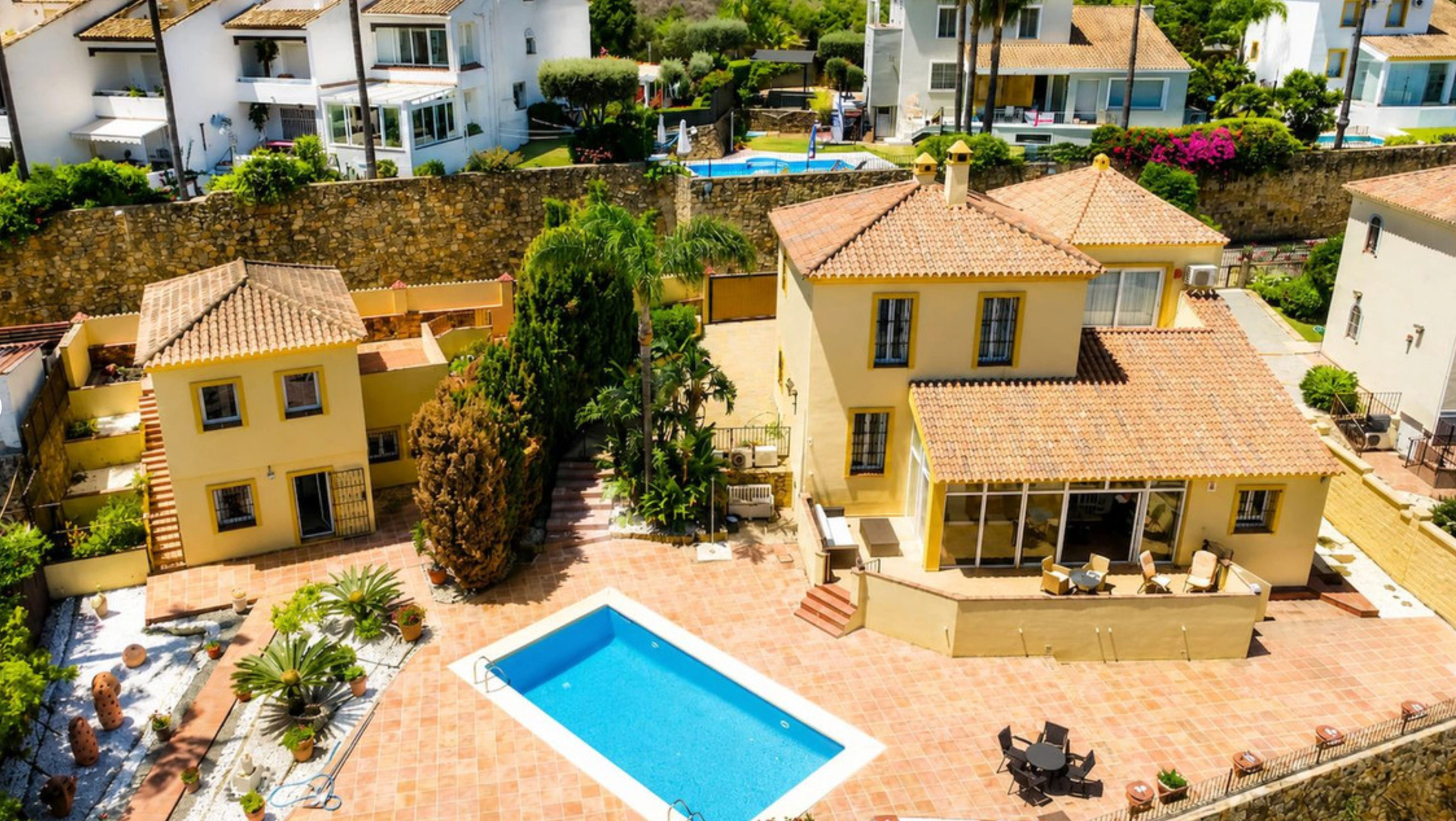 Villa for sale in La Duquesa, Manilva