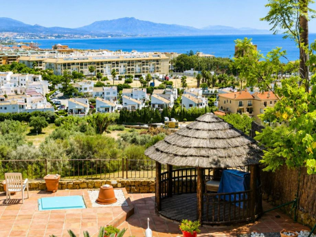 Frontline Golf Villa with Panoramic Sea Views