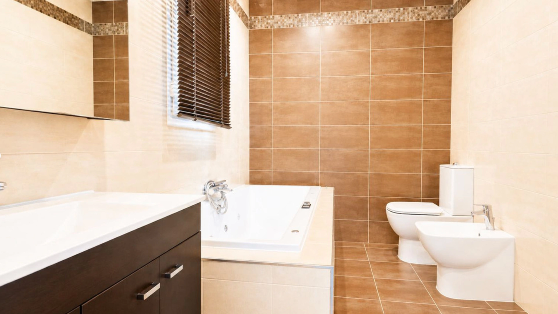 Villa for sale in La Duquesa, Manilva