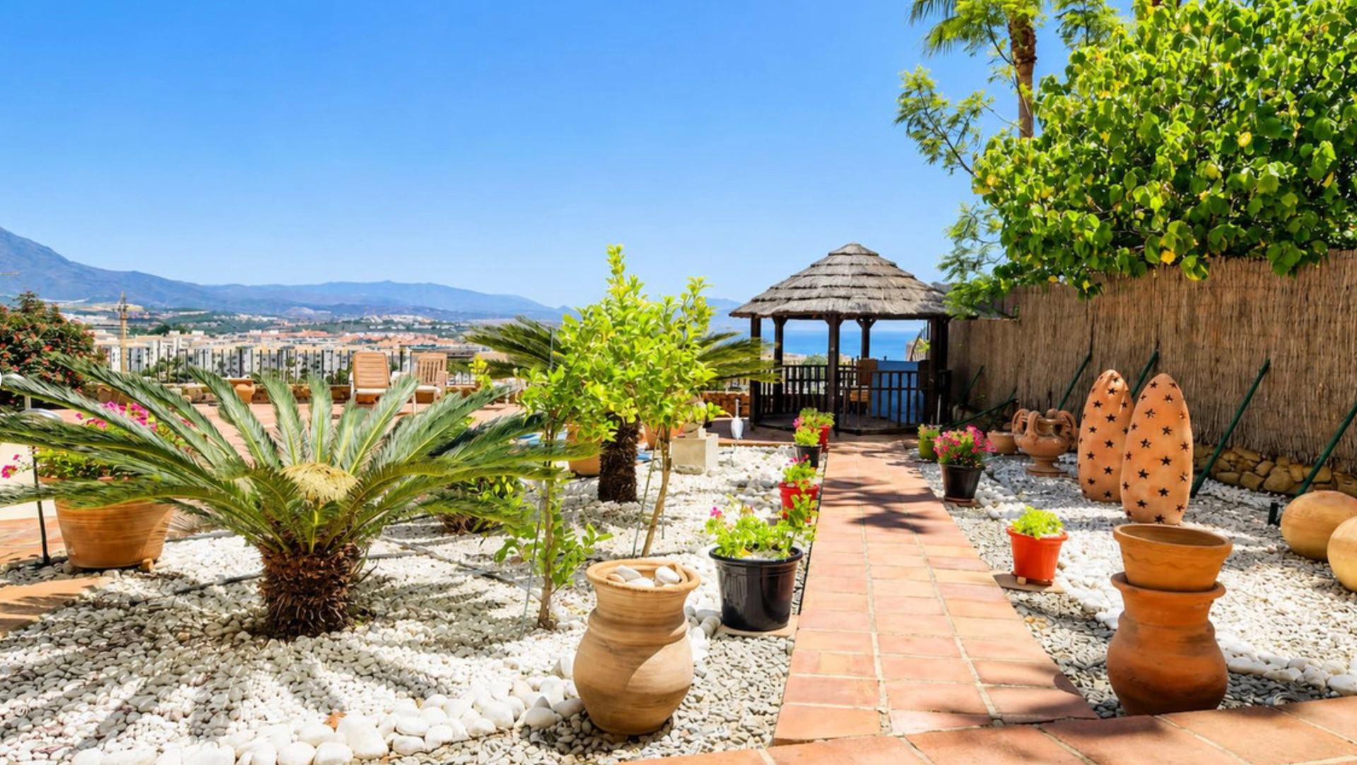 Villa for sale in La Duquesa, Manilva