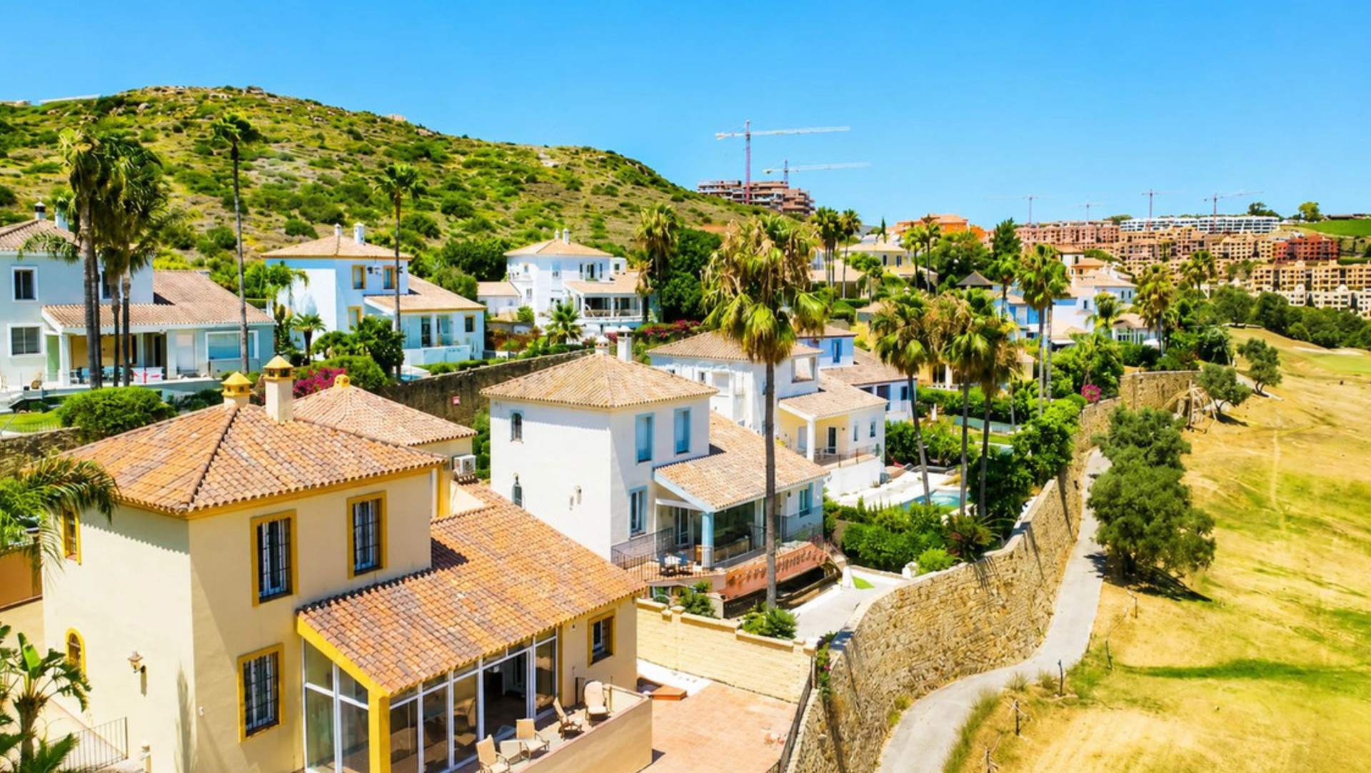 Villa for sale in La Duquesa, Manilva