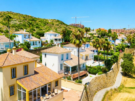 Frontline Golf Villa with Panoramic Sea Views