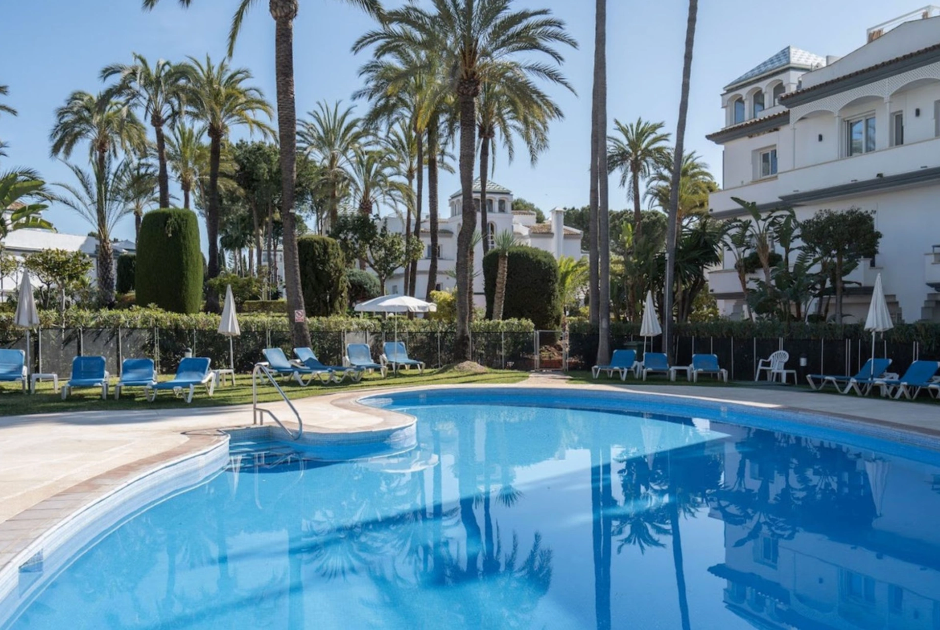 Town House for sale in Beach Side New Golden Mile, Estepona East
