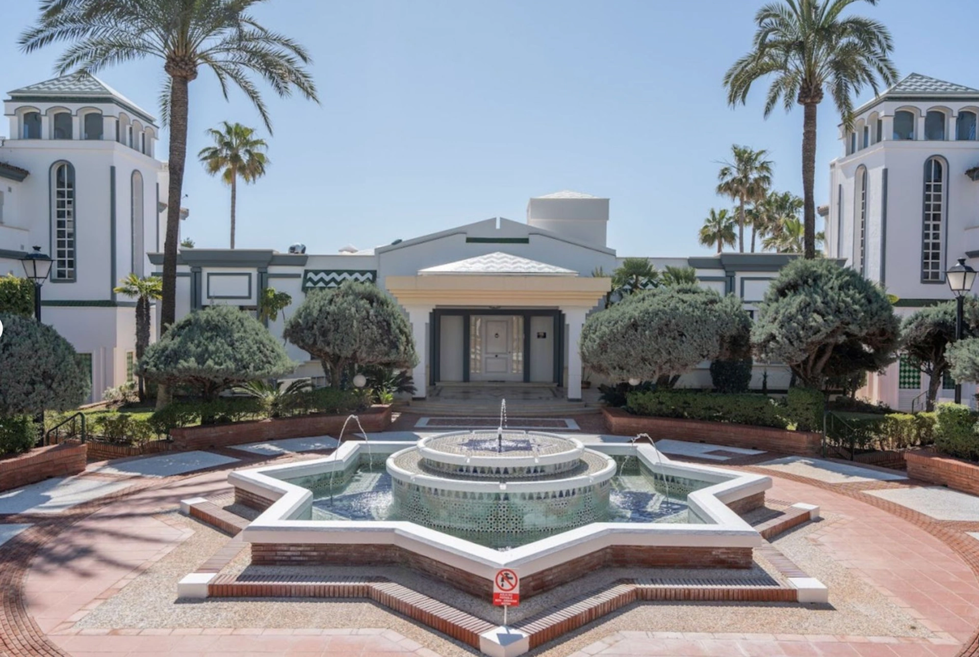 Town House for sale in Beach Side New Golden Mile, Estepona East