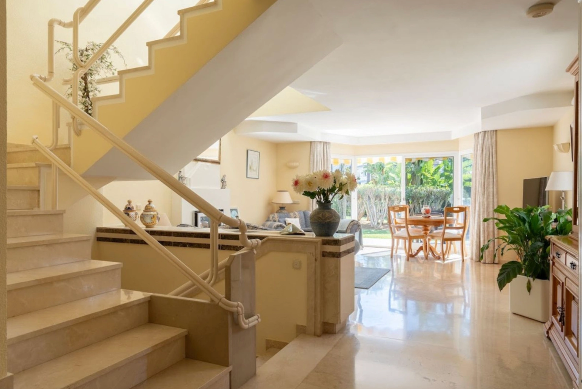 Town House for sale in Beach Side New Golden Mile, Estepona East