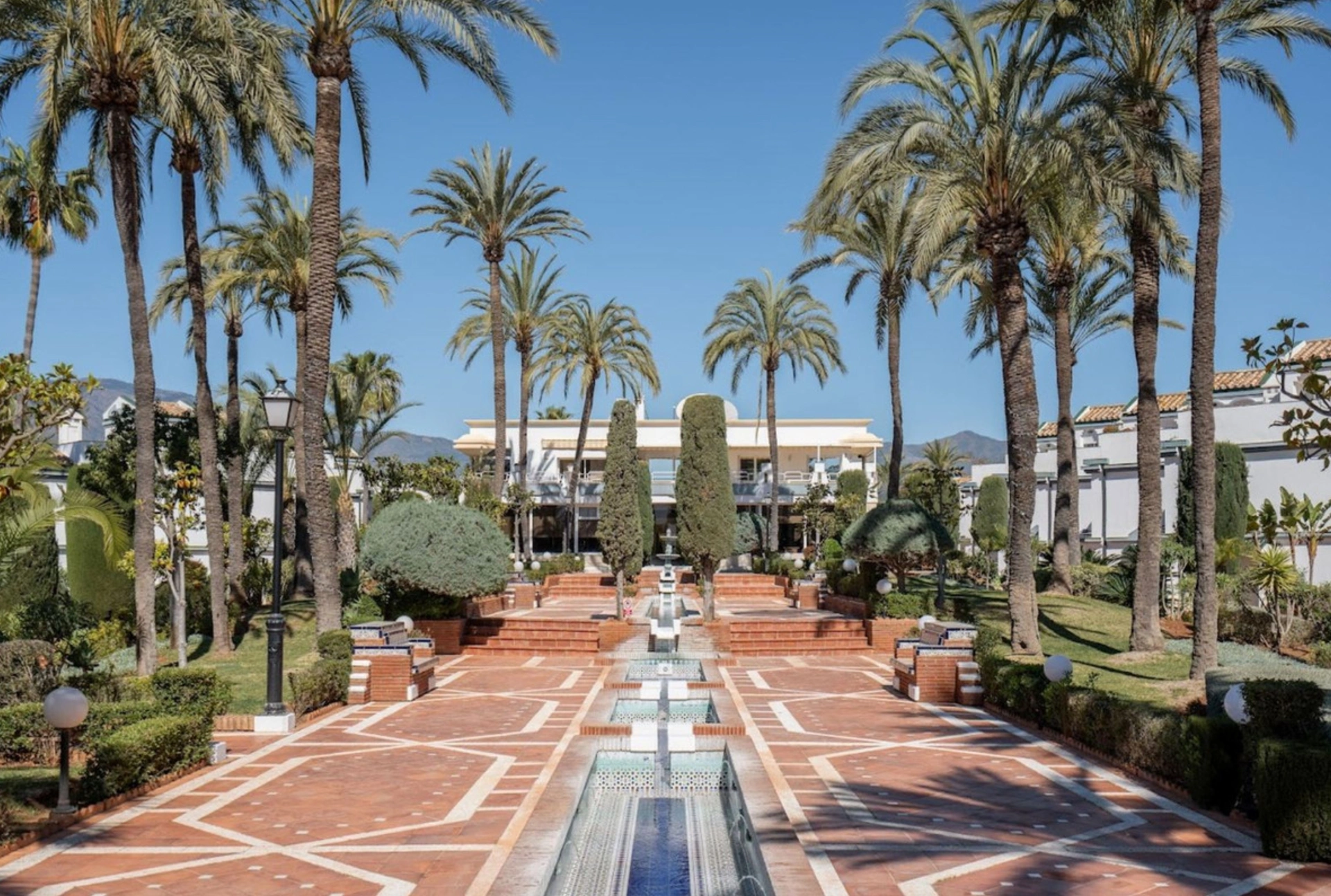 Town House for sale in Beach Side New Golden Mile, Estepona East