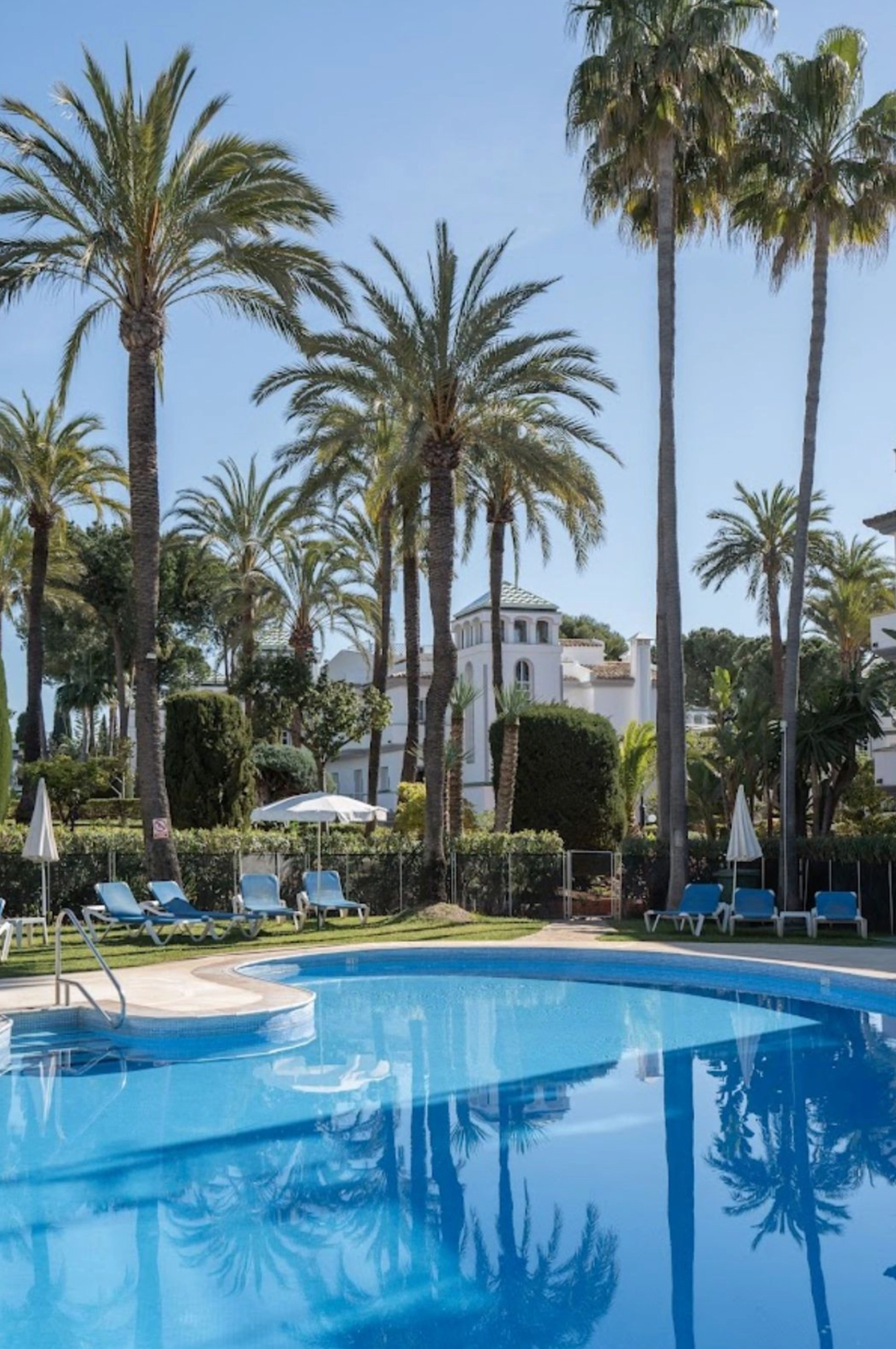 Town House for sale in Beach Side New Golden Mile, Estepona East