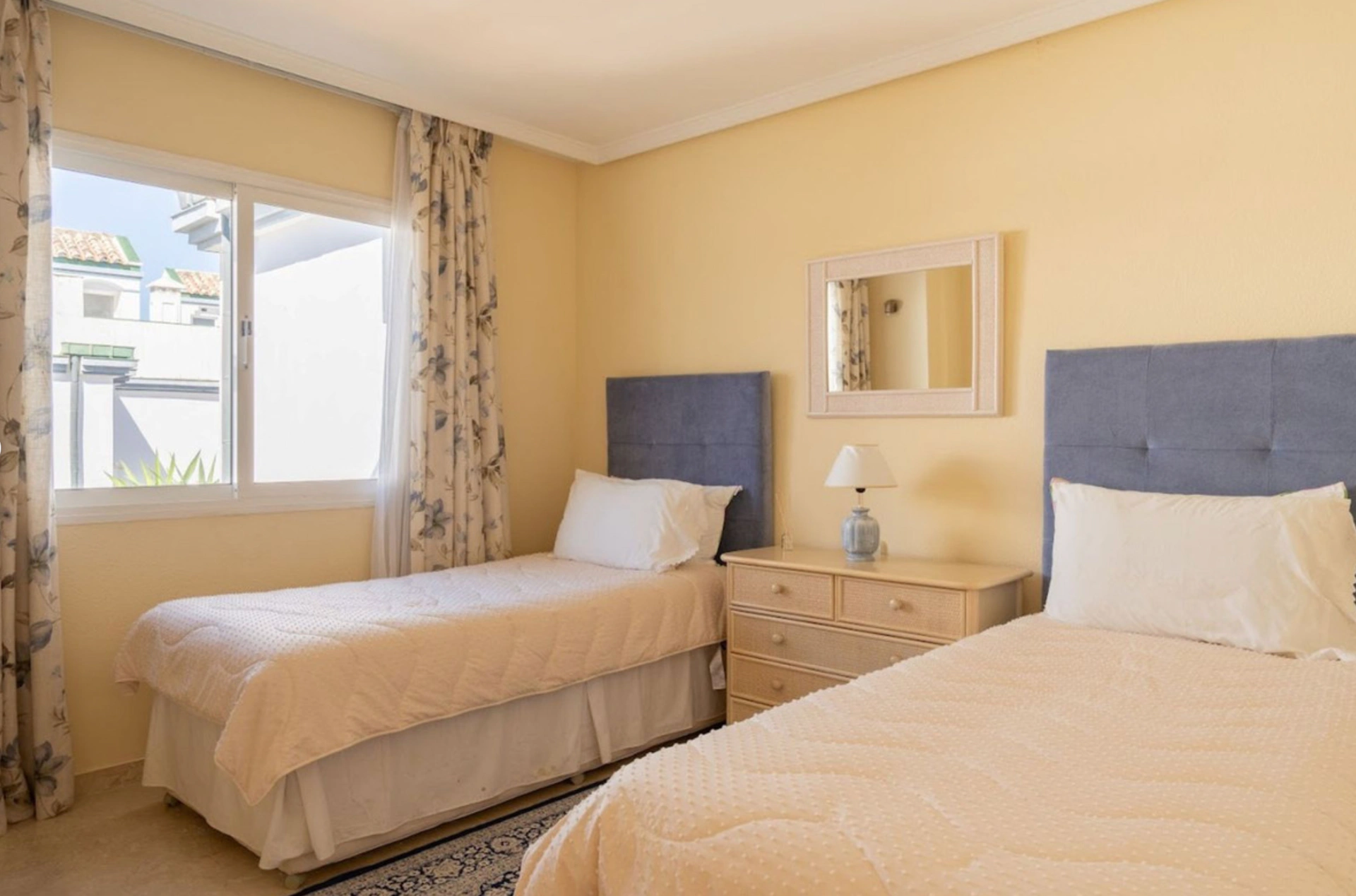 Town House for sale in Beach Side New Golden Mile, Estepona East