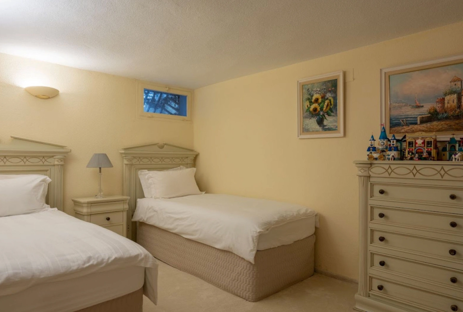 Town House for sale in Beach Side New Golden Mile, Estepona East