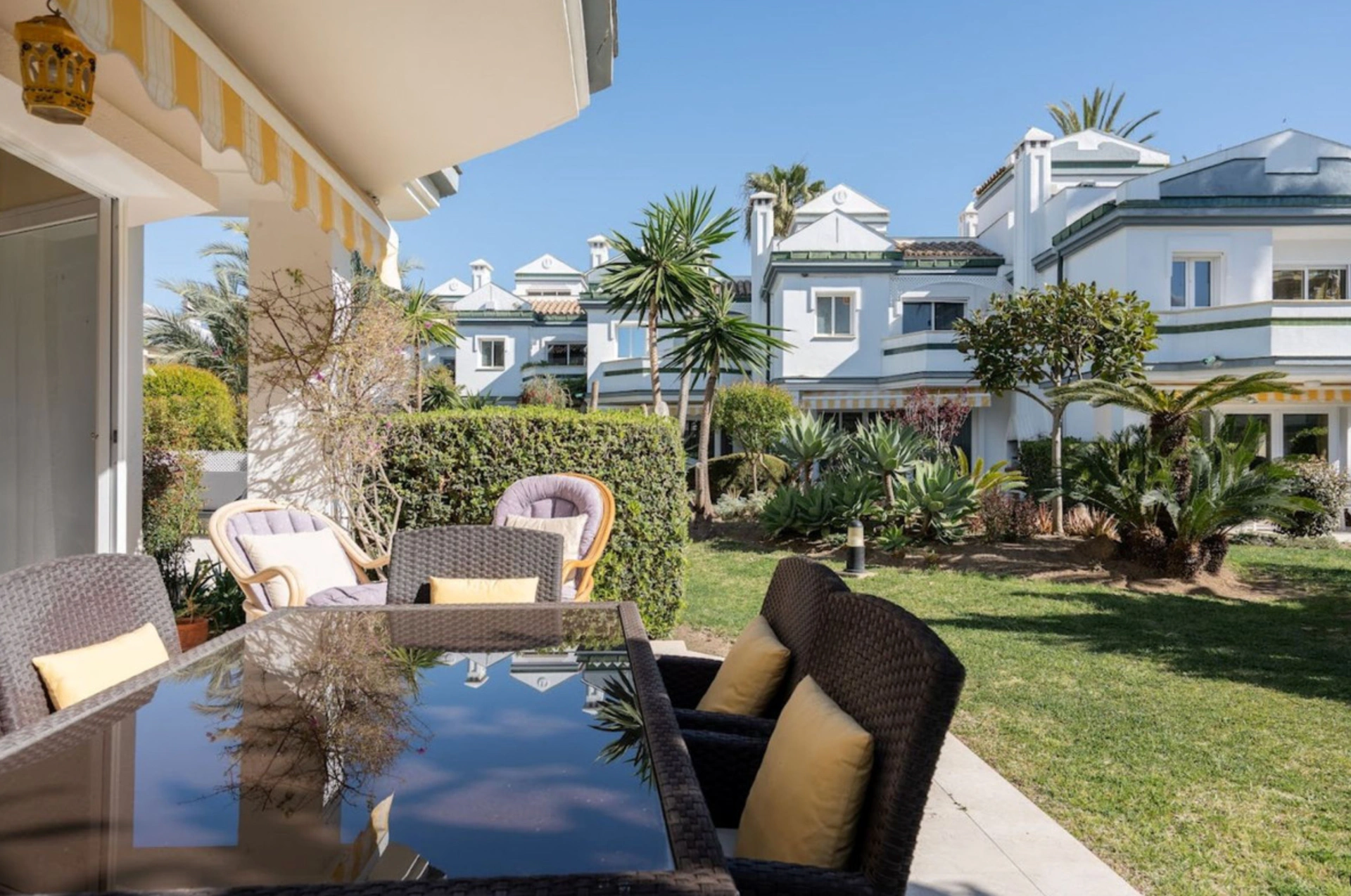 Town House for sale in Beach Side New Golden Mile, Estepona East