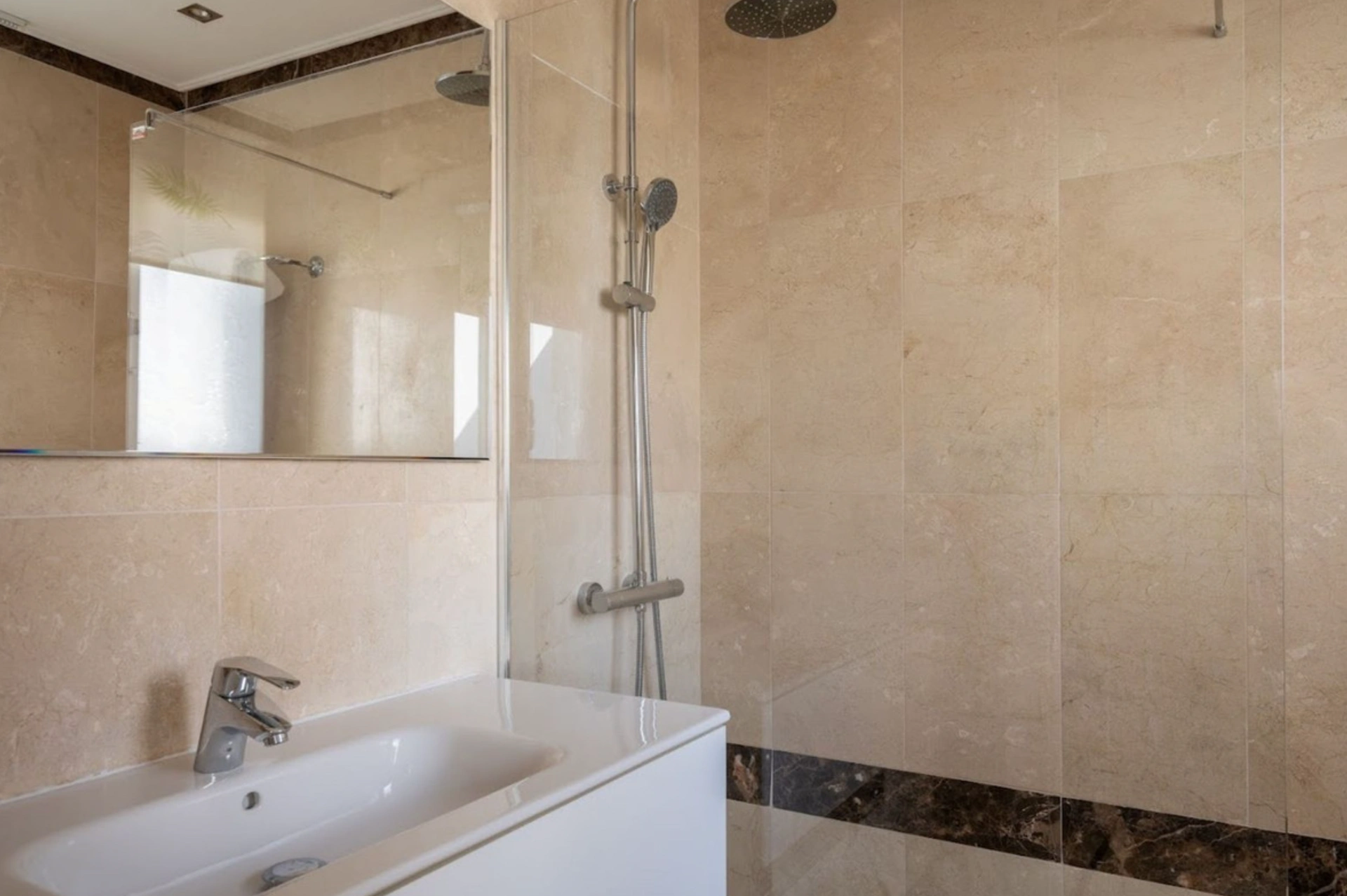Town House for sale in Beach Side New Golden Mile, Estepona East