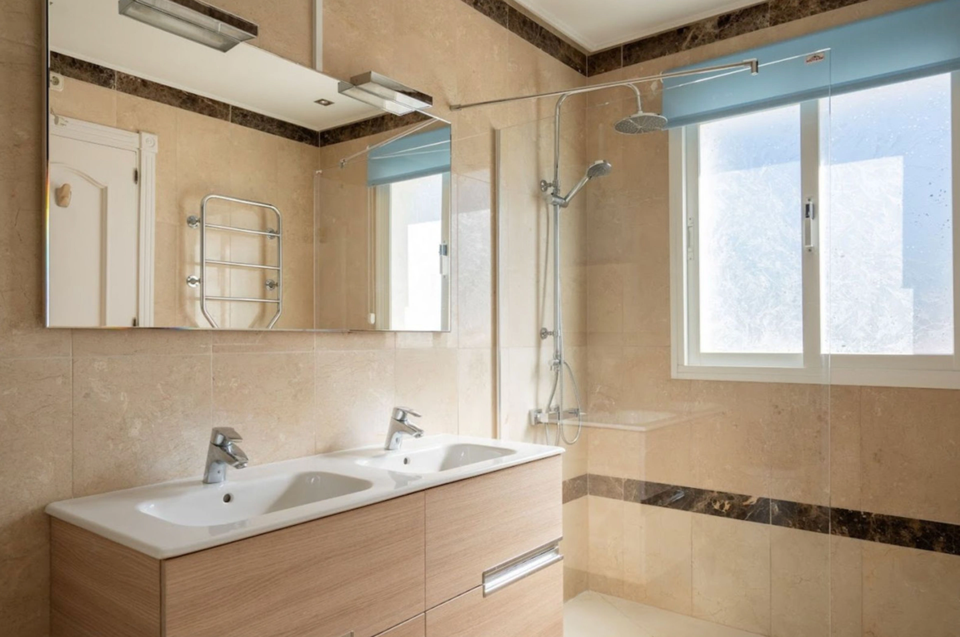 Town House for sale in Beach Side New Golden Mile, Estepona East