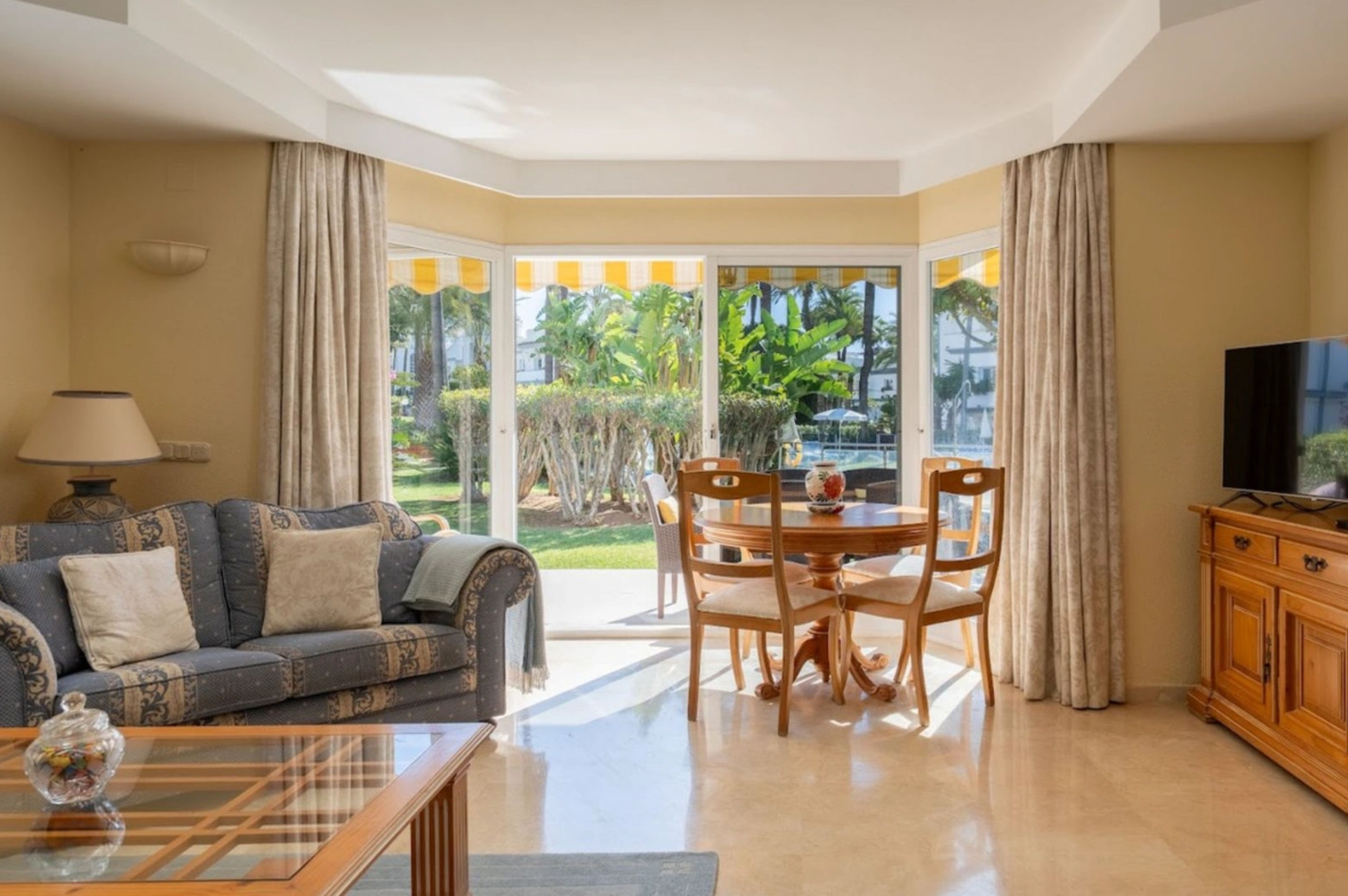Town House for sale in Beach Side New Golden Mile, Estepona East