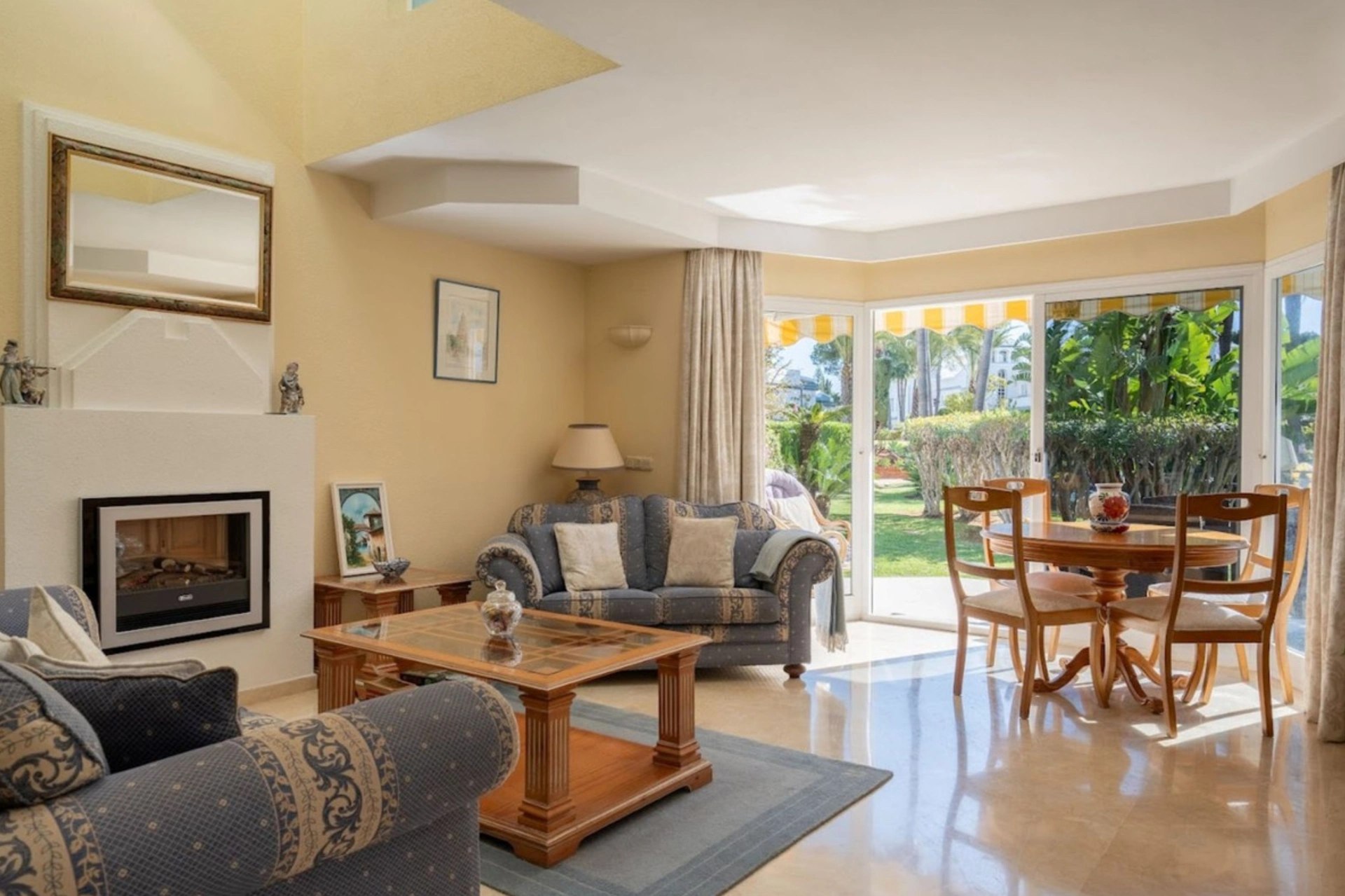 Town House for sale in Beach Side New Golden Mile, Estepona East