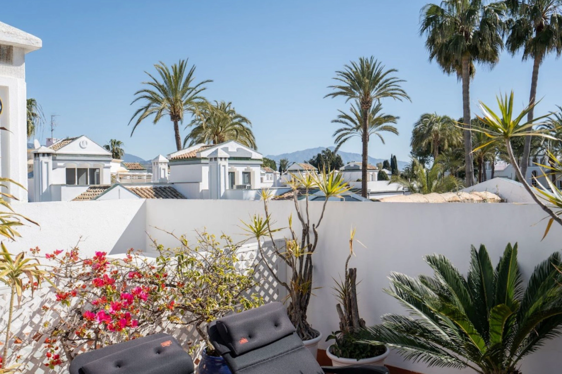Town House for sale in Beach Side New Golden Mile, Estepona East