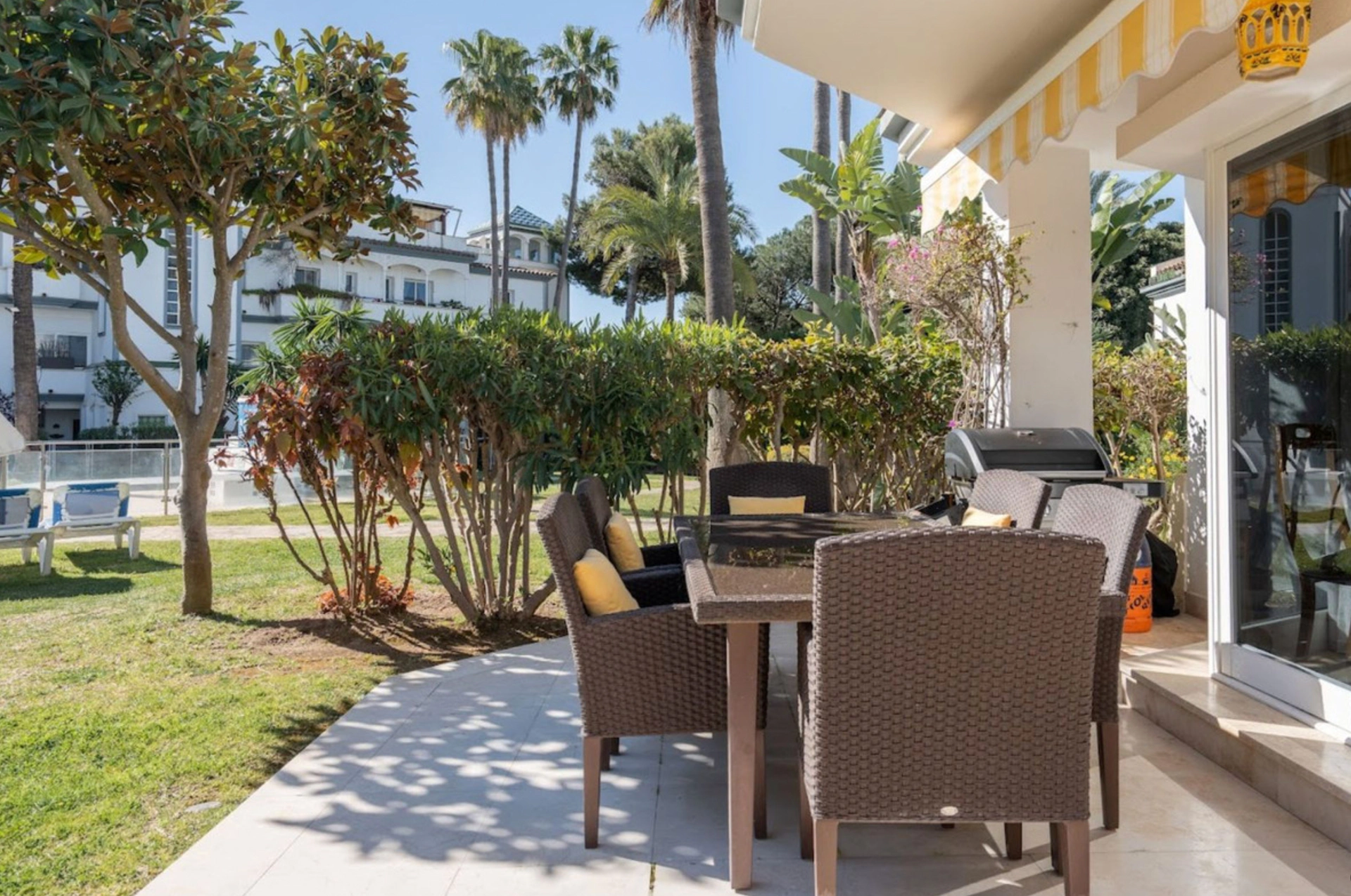 Town House for sale in Beach Side New Golden Mile, Estepona East