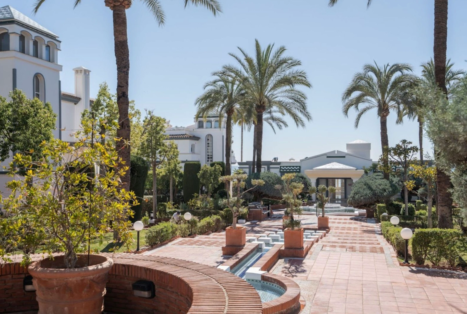 Town House for sale in Beach Side New Golden Mile, Estepona East