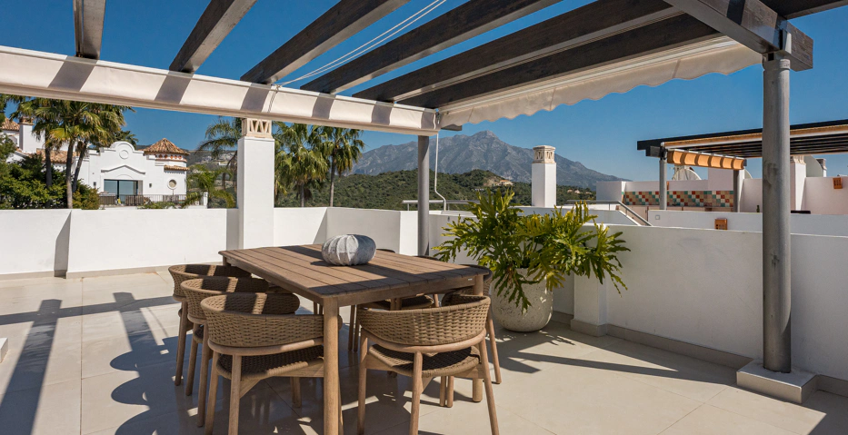 Impresionante Ático Dúplex con Piscina Privada y Vistas Espectaculares – La Quinta, Benahavís