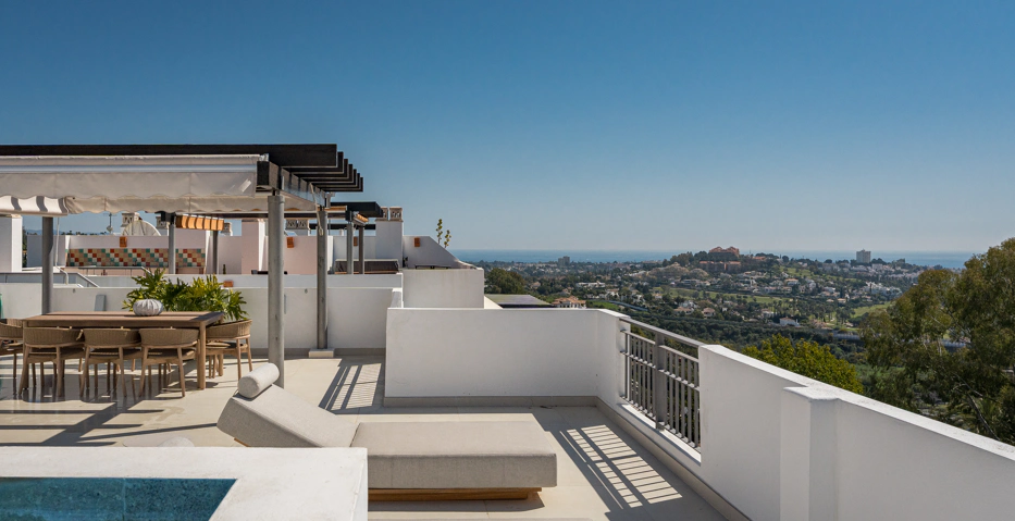 Impresionante Ático Dúplex con Piscina Privada y Vistas Espectaculares – La Quinta, Benahavís