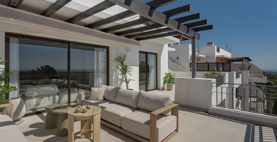 Impresionante Ático Dúplex con Piscina Privada y Vistas Espectaculares – La Quinta, Benahavís