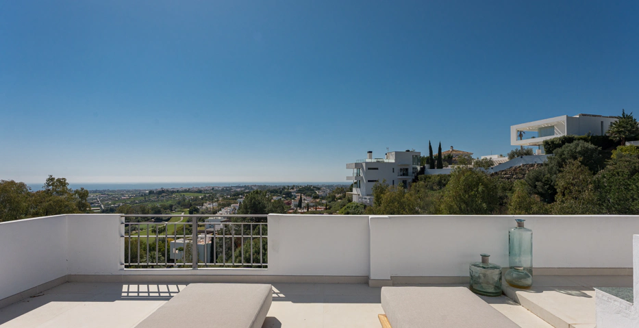 Impresionante Ático Dúplex con Piscina Privada y Vistas Espectaculares – La Quinta, Benahavís
