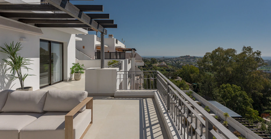 Impresionante Ático Dúplex con Piscina Privada y Vistas Espectaculares – La Quinta, Benahavís