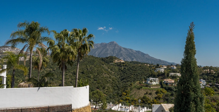 Impresionante Ático Dúplex con Piscina Privada y Vistas Espectaculares – La Quinta, Benahavís
