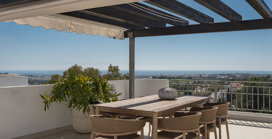 Impresionante Ático Dúplex con Piscina Privada y Vistas Espectaculares – La Quinta, Benahavís