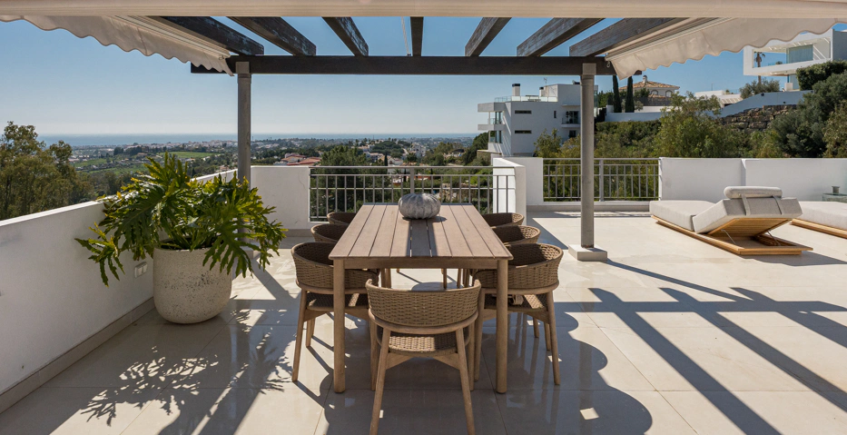 Impresionante Ático Dúplex con Piscina Privada y Vistas Espectaculares – La Quinta, Benahavís