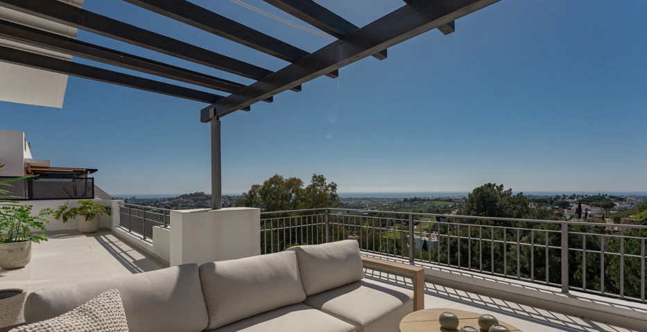 Impresionante Ático Dúplex con Piscina Privada y Vistas Espectaculares – La Quinta, Benahavís