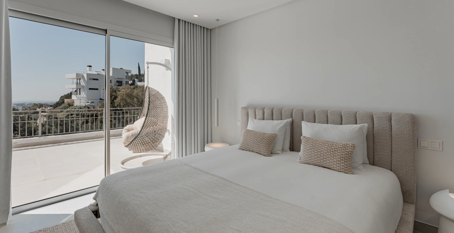 Impresionante Ático Dúplex con Piscina Privada y Vistas Espectaculares – La Quinta, Benahavís