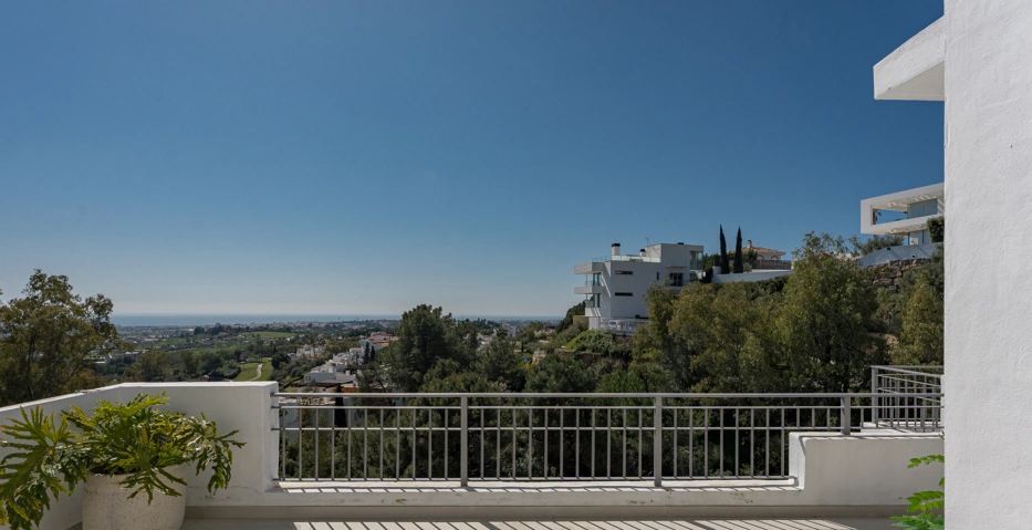 Impresionante Ático Dúplex con Piscina Privada y Vistas Espectaculares – La Quinta, Benahavís