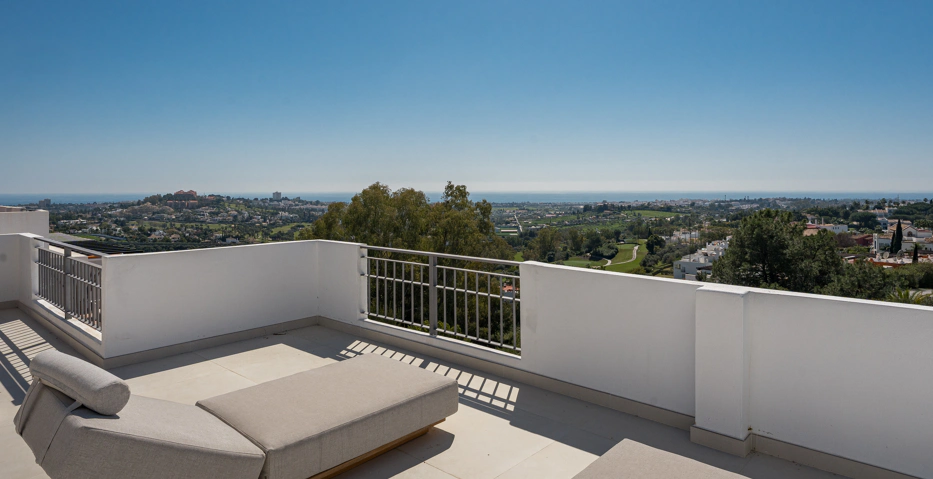 Impresionante Ático Dúplex con Piscina Privada y Vistas Espectaculares – La Quinta, Benahavís