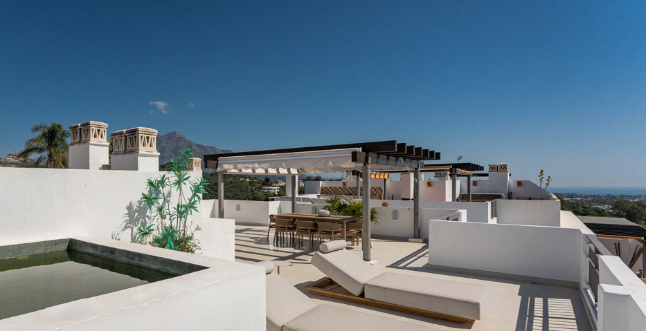 Impresionante Ático Dúplex con Piscina Privada y Vistas Espectaculares – La Quinta, Benahavís