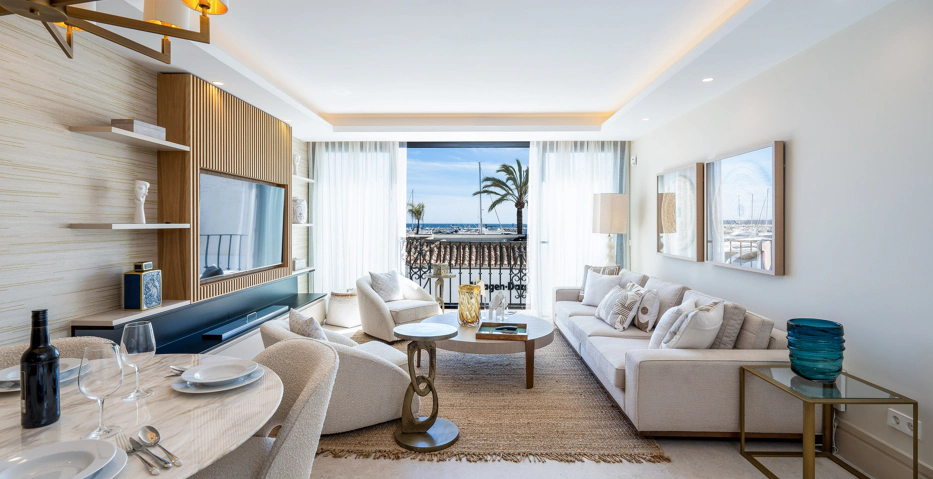 Elegancia en Primera Línea de Puerto Banús