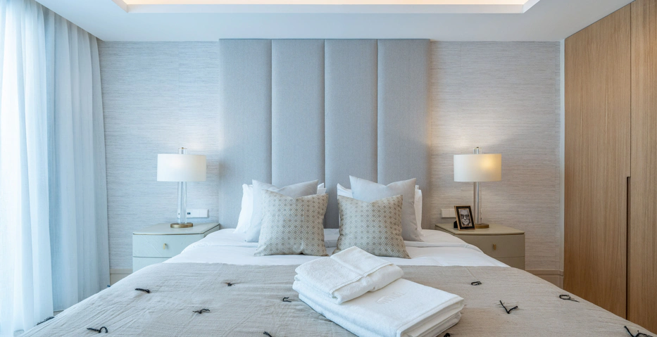 Elegancia en Primera Línea de Puerto Banús