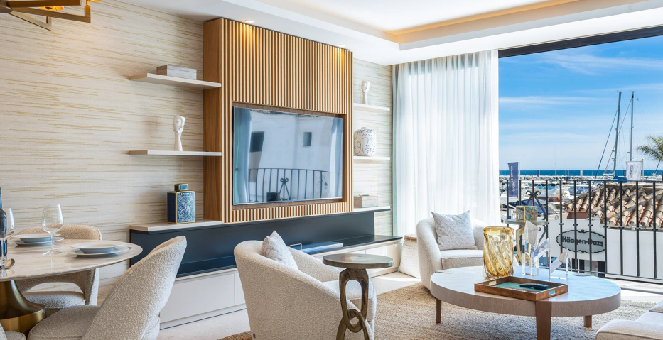 Elegancia en Primera Línea de Puerto Banús