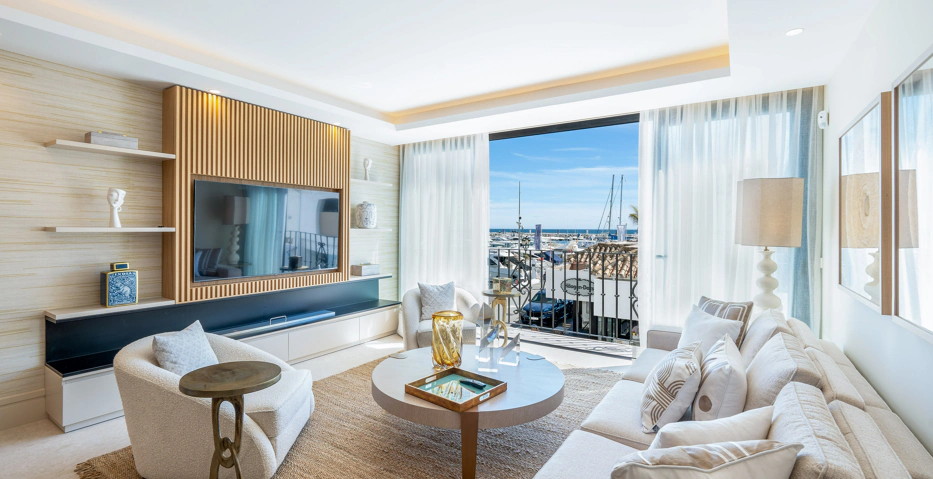 Elegancia en Primera Línea de Puerto Banús