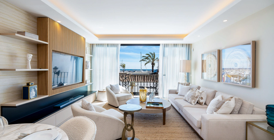 Elegancia en Primera Línea de Puerto Banús