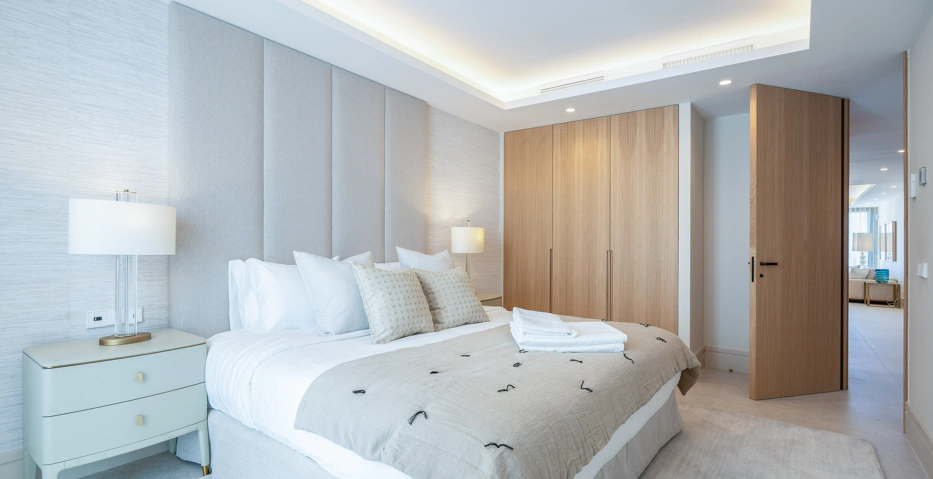 Elegancia en Primera Línea de Puerto Banús