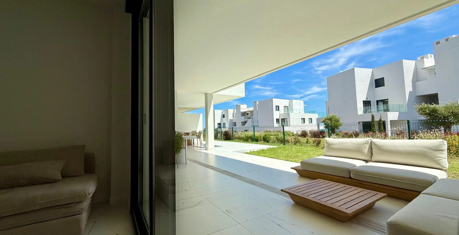 Descubra la casa de sus sueños: Lujoso apartamento a estrenar en Casares Costa