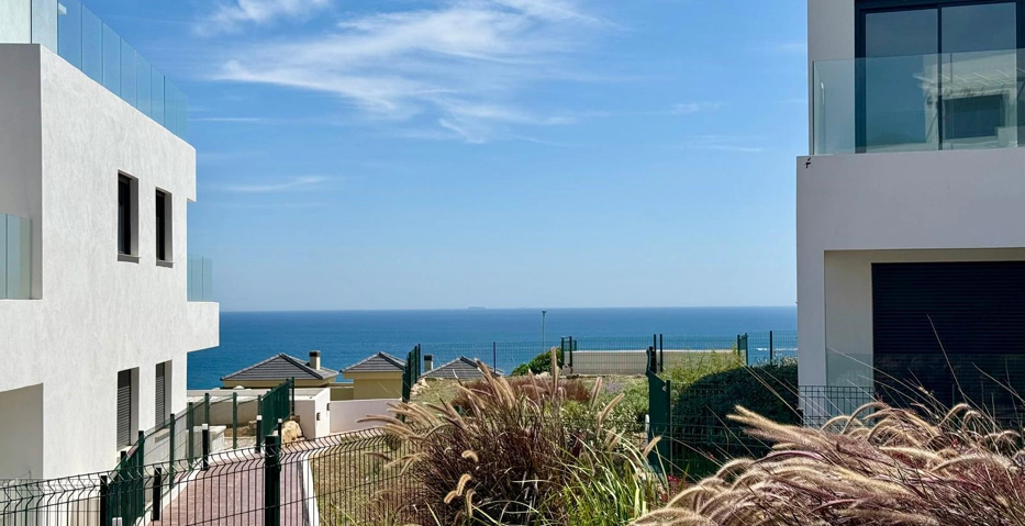 Descubra la casa de sus sueños: Lujoso apartamento a estrenar en Casares Costa