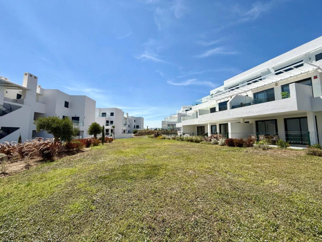Descubra la casa de sus sueños: Lujoso apartamento a estrenar en Casares Costa