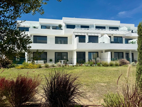 Descubra la casa de sus sueños: Lujoso apartamento a estrenar en Casares Costa