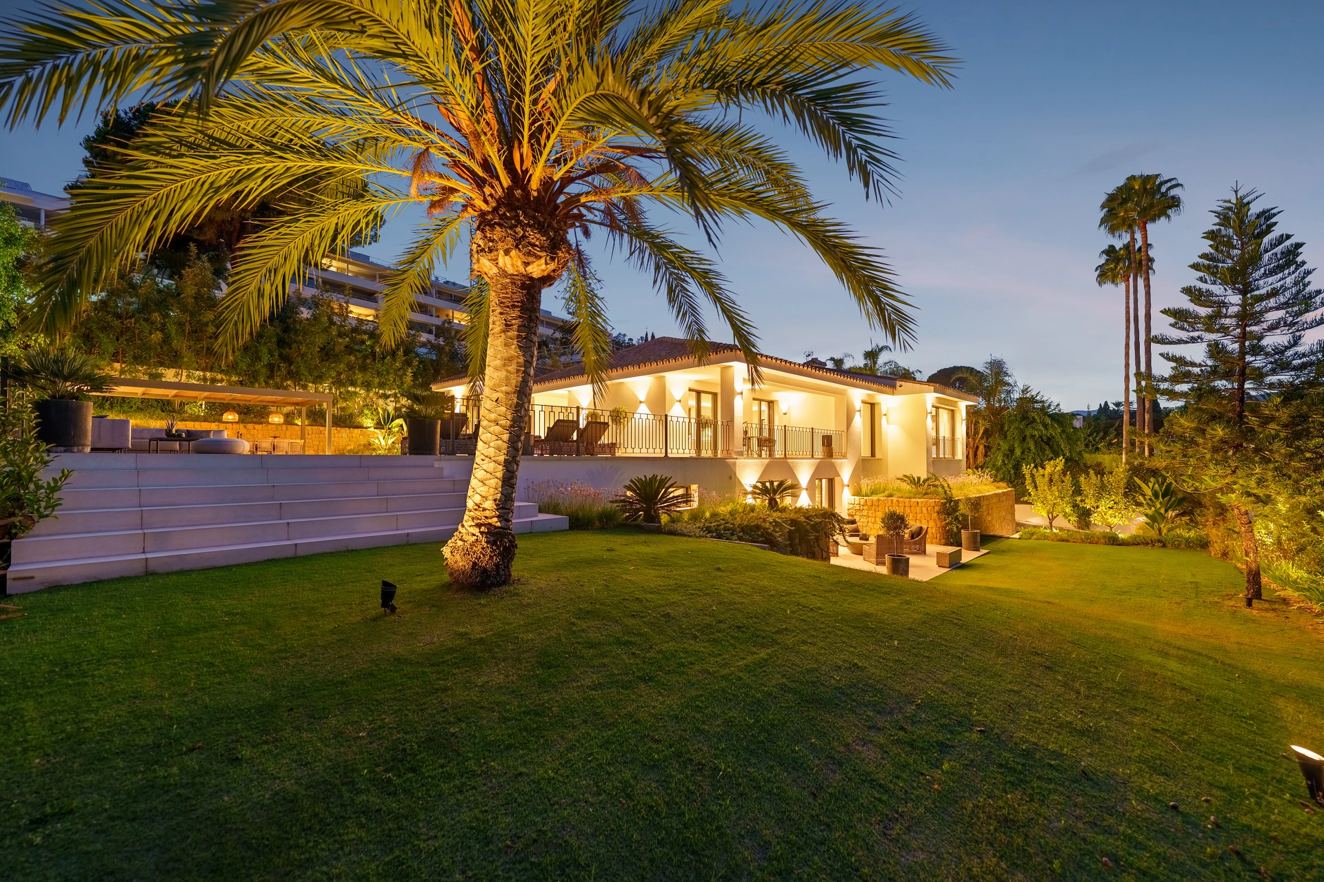 Villa en venta en Nueva Andalucia, Marbella