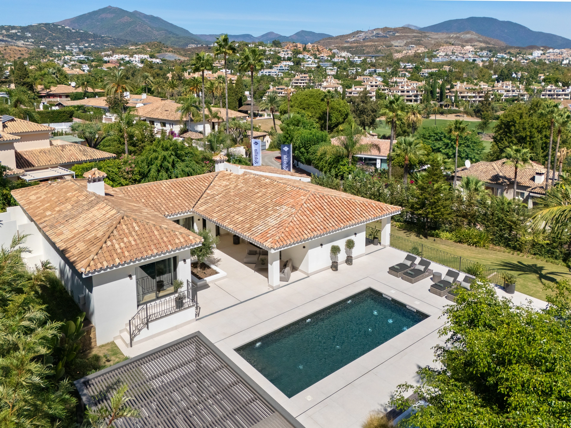 Villa en venta en Nueva Andalucia, Marbella
