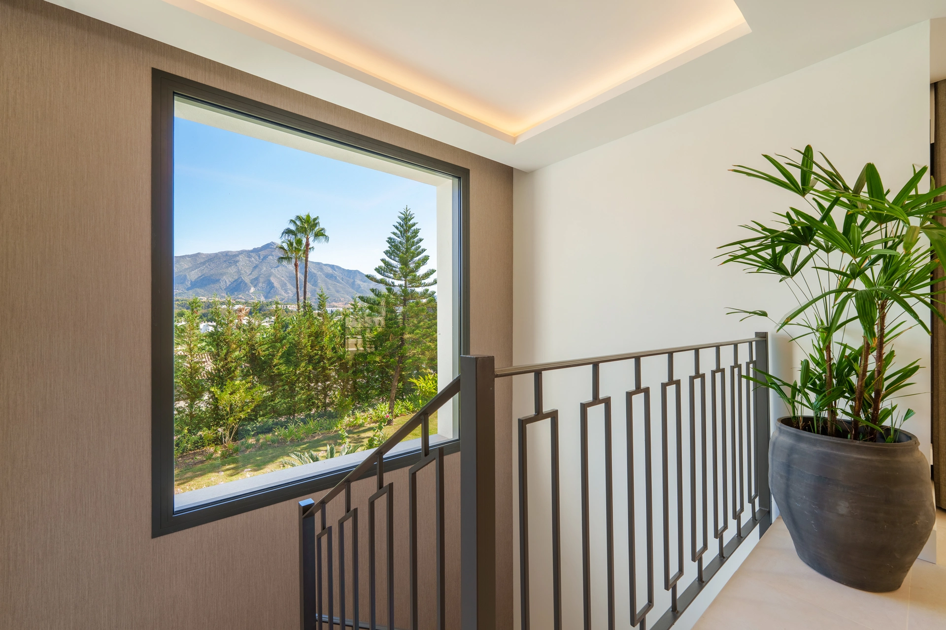 Villa en venta en Nueva Andalucia, Marbella