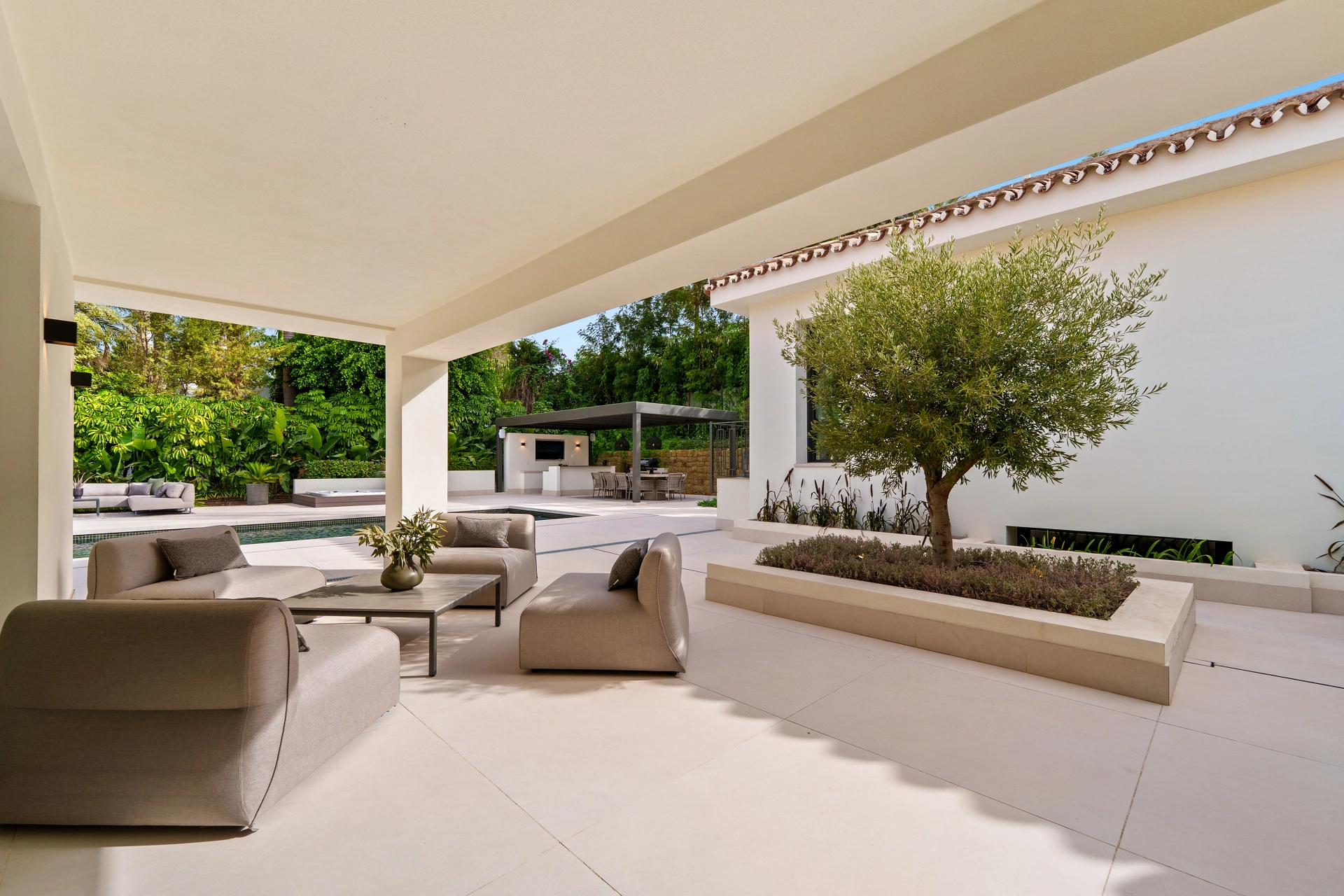 Villa en venta en Nueva Andalucia, Marbella