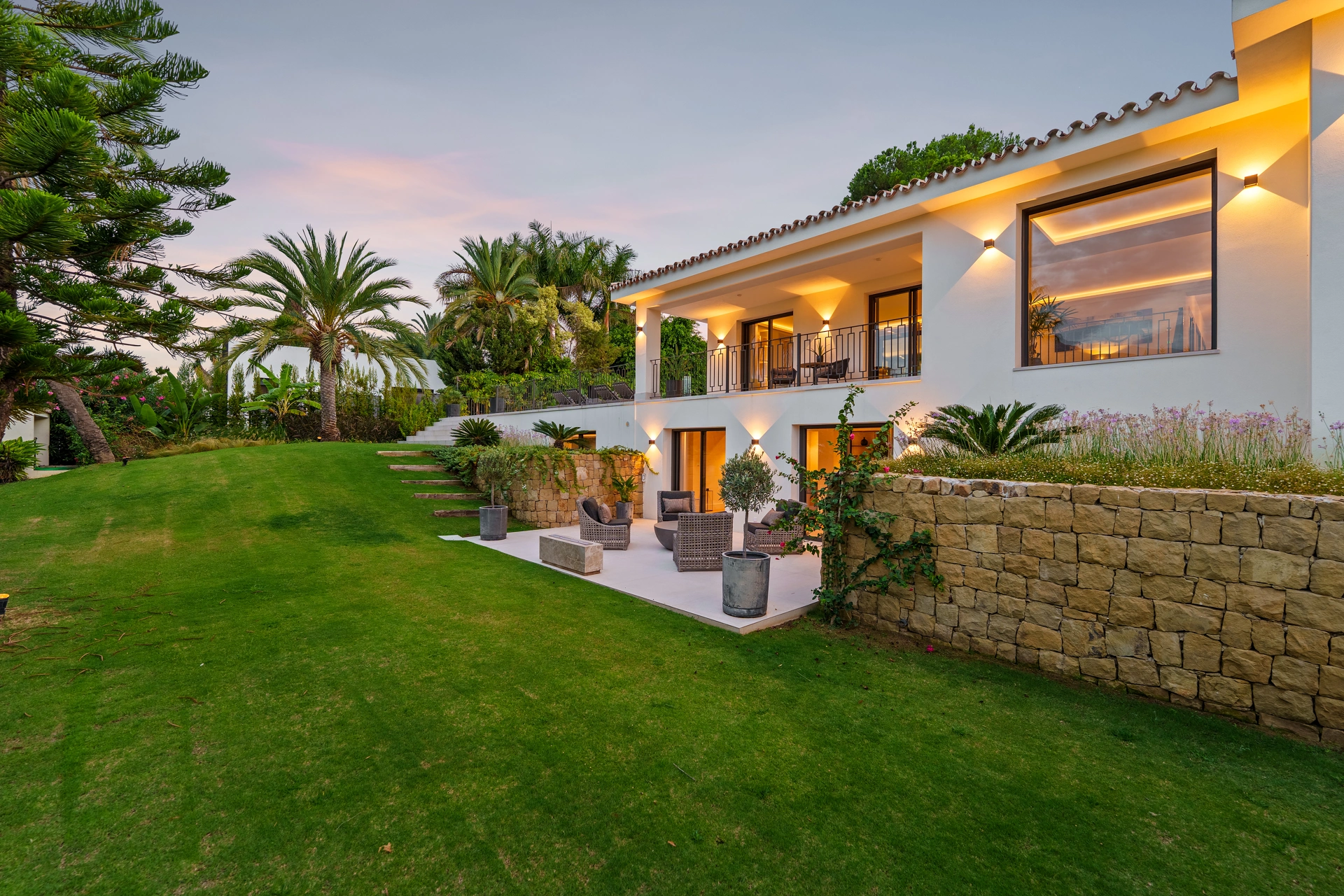 Villa en venta en Nueva Andalucia, Marbella