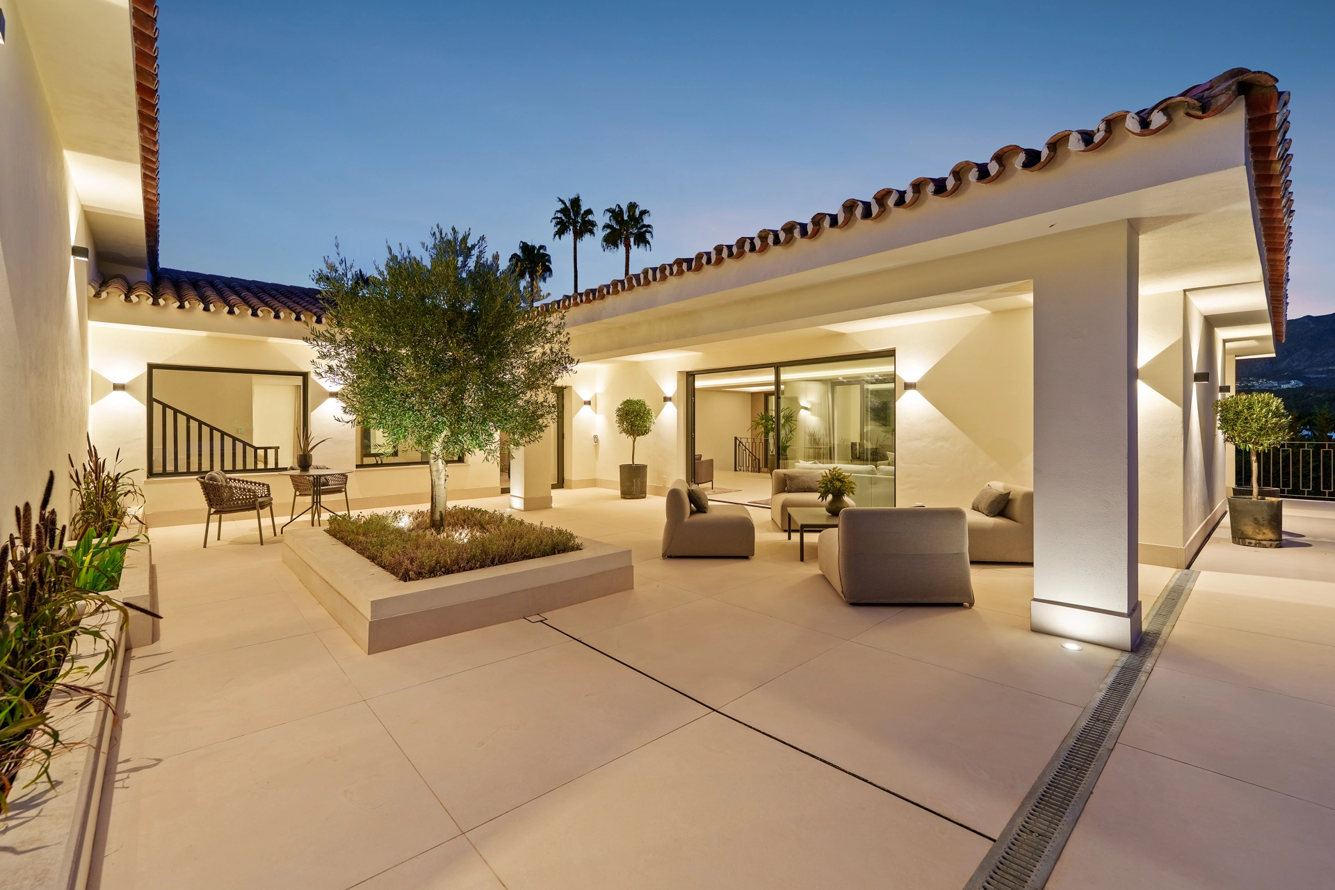 Villa en venta en Nueva Andalucia, Marbella